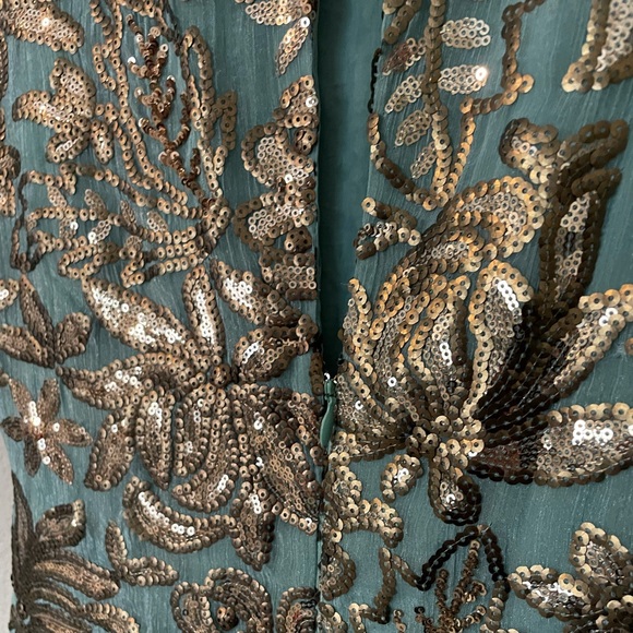 Dress the Population Floral Sequin Shift Dress - Picture 4 of 6